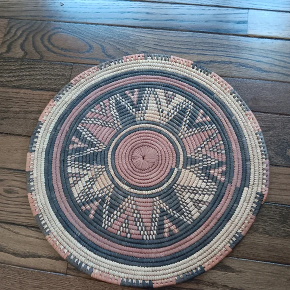 Hand Wooven shallow tribal basket - Picture 6 of 6